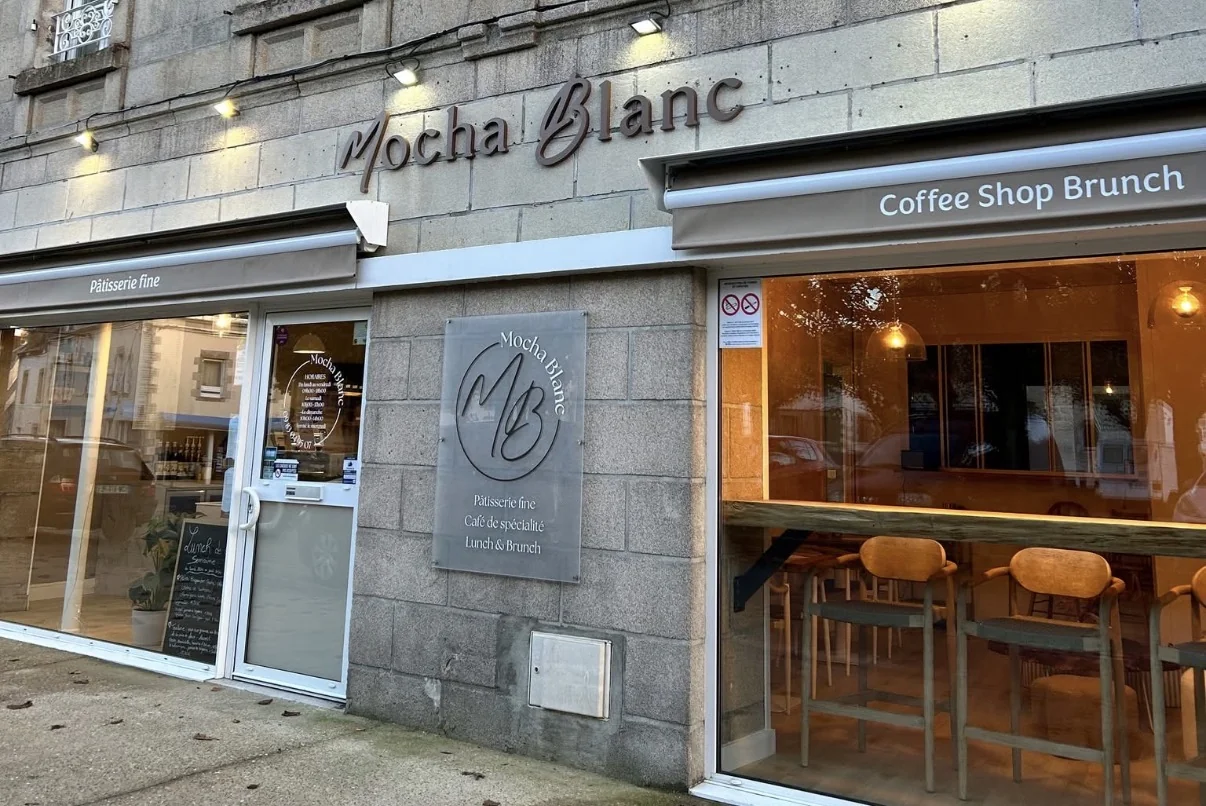 Façade Mocha Blanc — Place Gambetta, Pont-l'Abbé