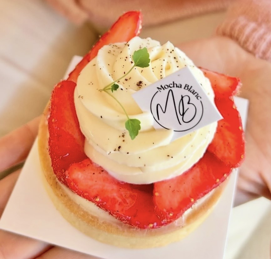 Tarte aux fraises de Plougastel, pâtisserie maison du coffee shop Mocha Blanc à Pont-l'Abbé